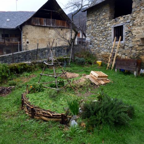 Planche surélevée avec bordure en branches, façon plessis