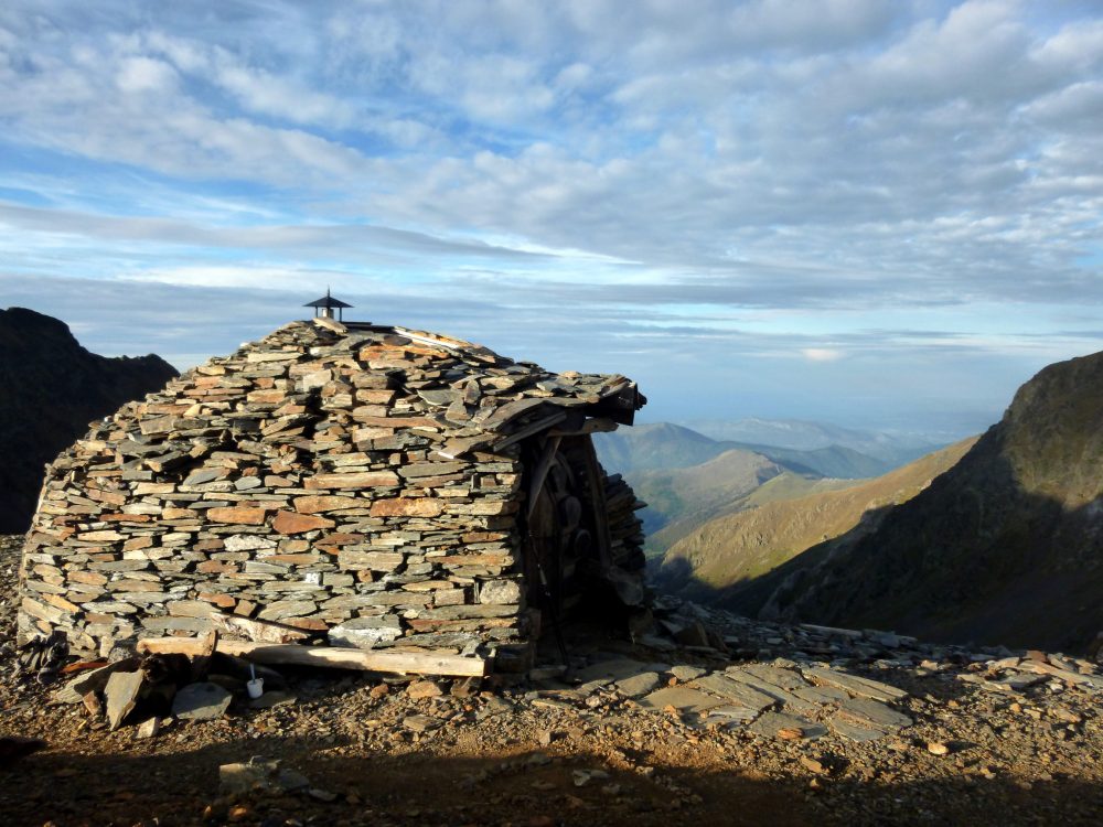 Si les Hobbits avaient conquis la montagne... la cabane du port d'Urets