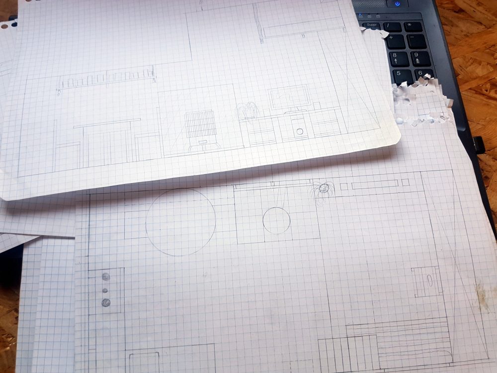 Un exemple de dessin in-situ et de plan de la future cabane, pour nous aider dans nos choix de sélection des objets et meubles à déménager.